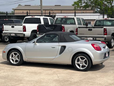 Used 2002 Toyota MR2 RWD image 4