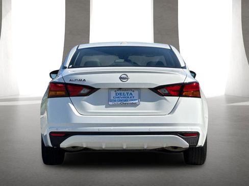 Used 2025 Nissan Altima 2.5 SV FWD image 5