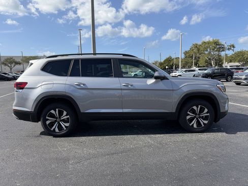 New 2026 Volkswagen Atlas SE image 2