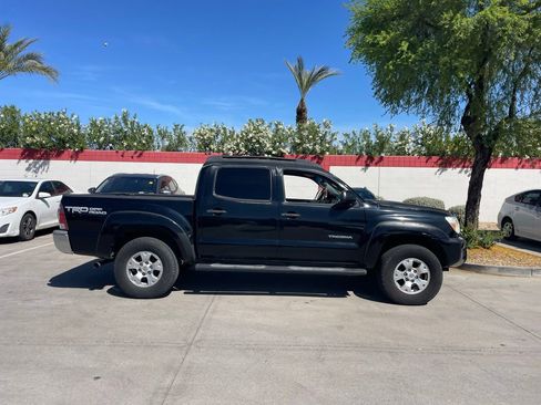 Used 2015 Toyota Tacoma PreRunner image 2