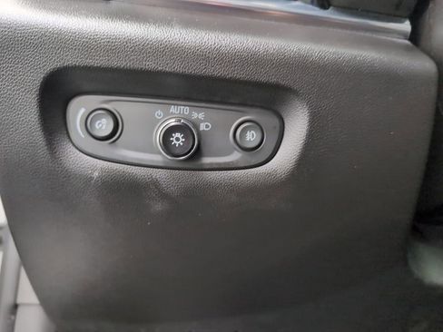 Used 2021 Chevrolet Traverse LT w/ LT Premium Package image 24