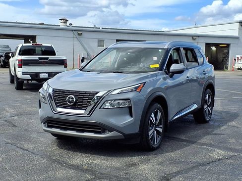 Used 2021 Nissan Rogue SL w/ Premium Package FWD image 2