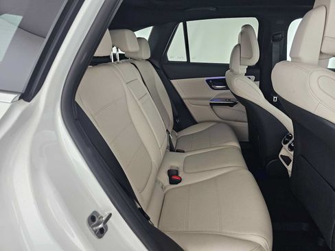 Used 2026 Mercedes-Benz GLC 300 4MATIC image 12