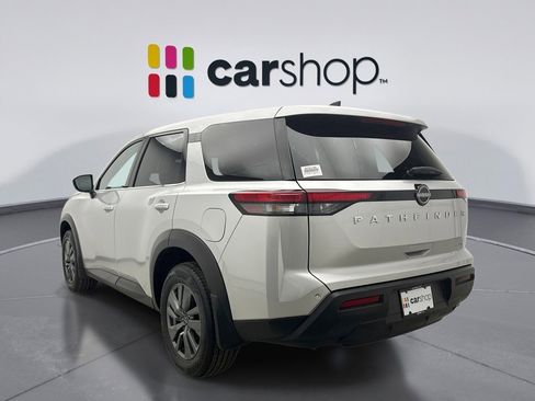 Used 2024 Nissan Pathfinder S image 3