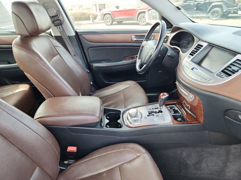 Used 2011 Hyundai Genesis 3.8 w/ Technology Pkg 4 image 19