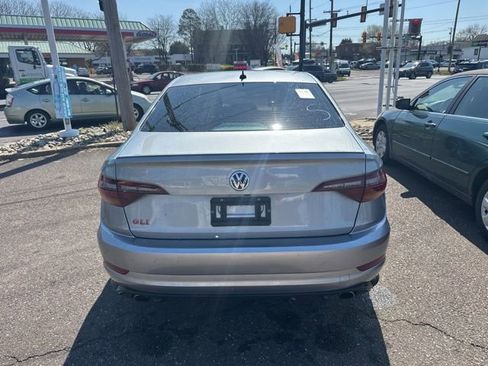 Used 2019 Volkswagen Jetta GLI image 4