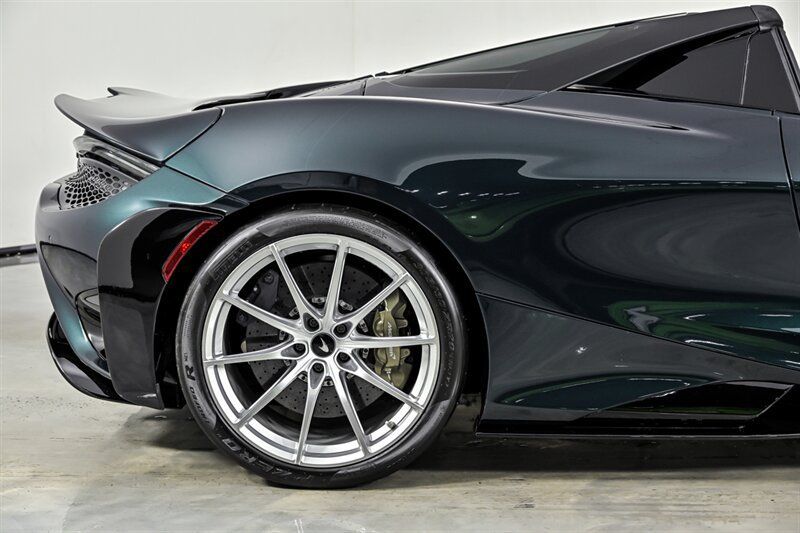 Used 2022 McLaren 765LT RWD image 17