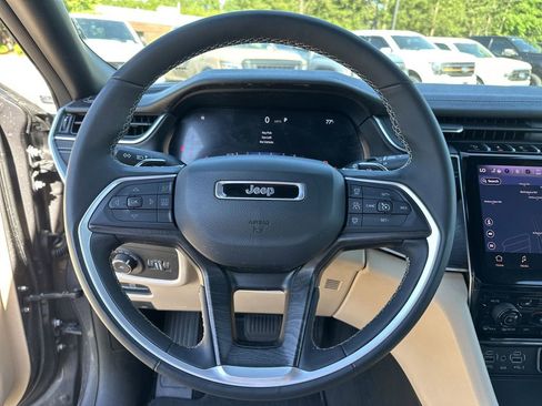 Certified 2025 Jeep Grand Cherokee Limited w/ Luxury Tech Group II AWD/4WD image 12