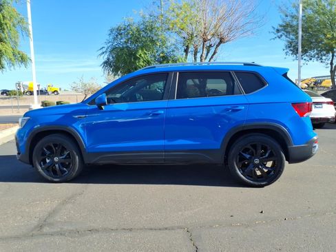 Used 2023 Volkswagen Taos SE w/ Panoramic Sunroof Package image 2