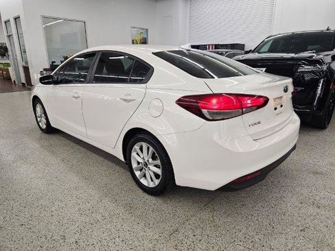 Used 2017 Kia Forte LX w/ LX Popular Package image 6