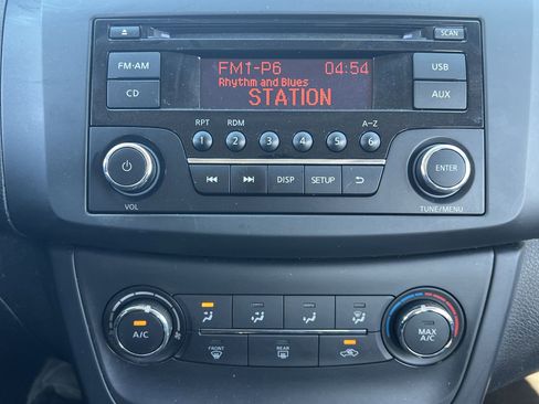 Used 2017 Nissan Sentra S image 4