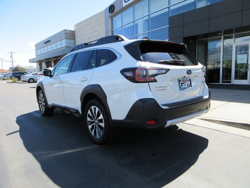 Used 2023 Subaru Outback Limited XT AWD/4WD image 5