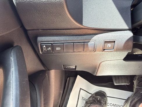 Used 2021 Toyota Corolla LE FWD image 17
