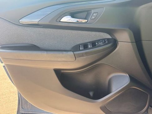 Used 2021 Chevrolet TrailBlazer LT w/ Premium Seating Package FWD image 20