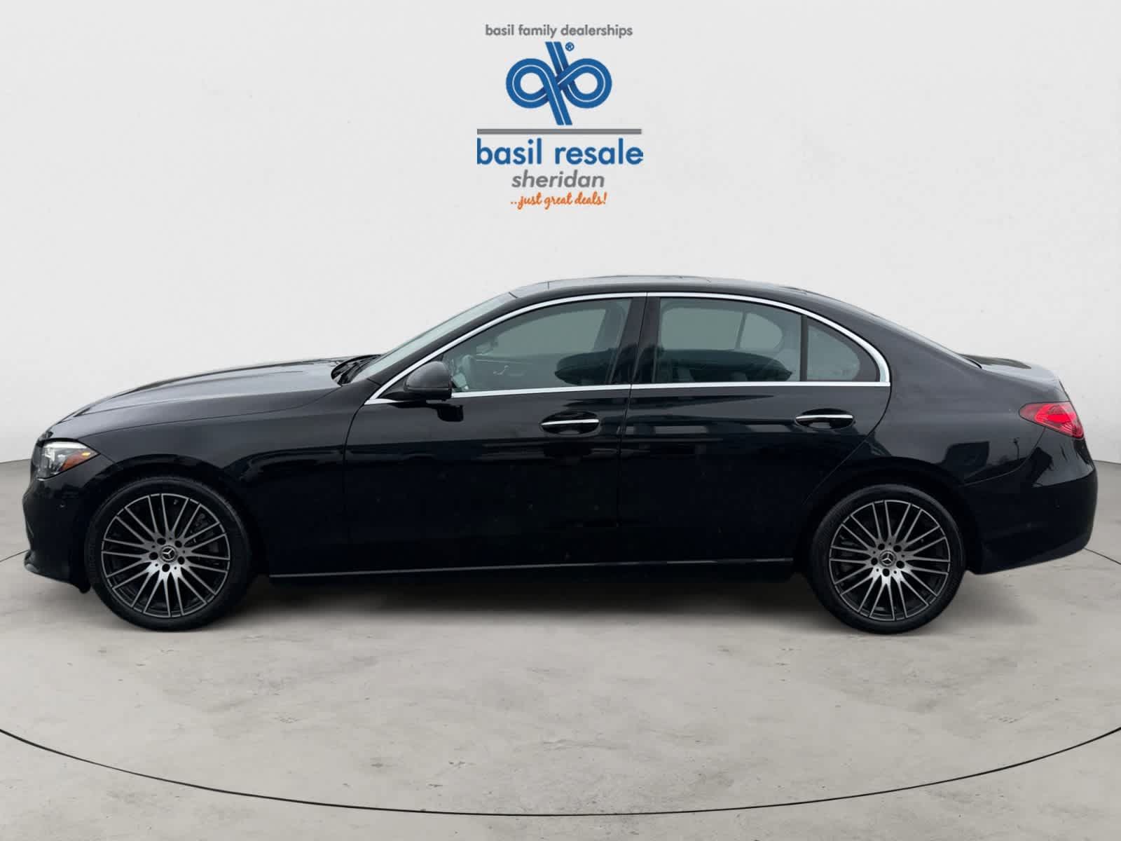 Used 2025 Mercedes-Benz C 300 4MATIC Sedan image 3
