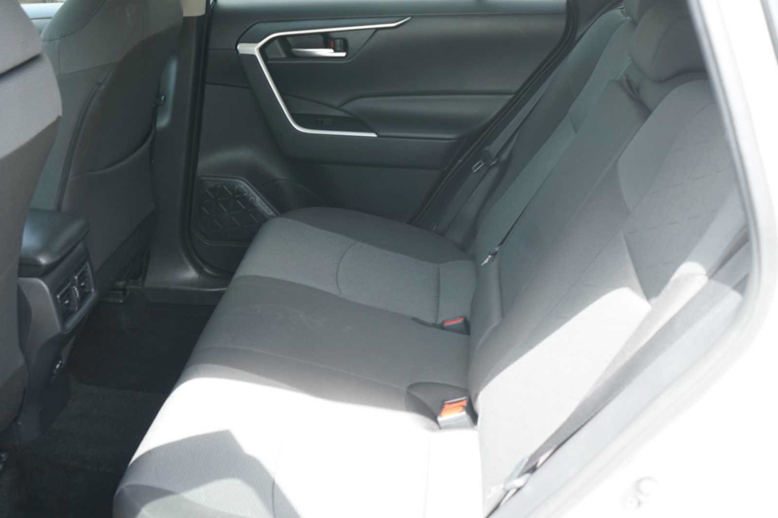 Used 2025 Toyota RAV4 XLE FWD image 18