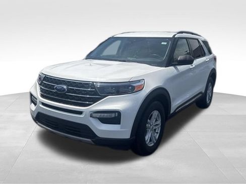 Used 2023 Ford Explorer XLT w/ Equipment Group 202A AWD/4WD image 6