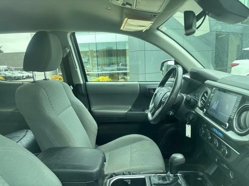 Used 2021 Toyota Tacoma SR5 AWD/4WD image 14