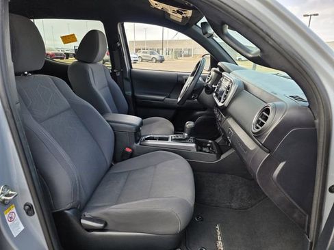 Used 2019 Toyota Tacoma TRD Off-Road w/ Technology Package image 21