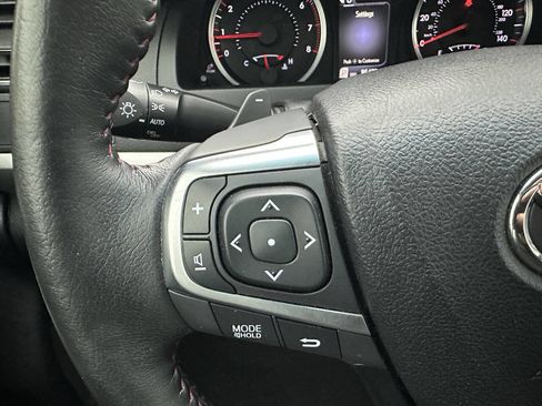 Used 2016 Toyota Camry SE w/ Moonroof Package image 30