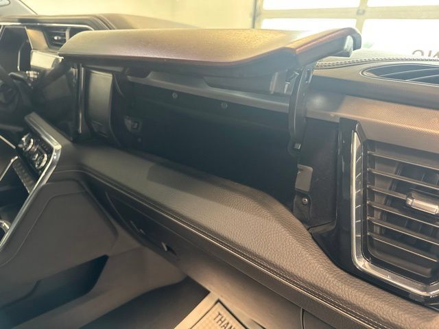 Used 2025 GMC Sierra 3500 Denali AWD/4WD image 39