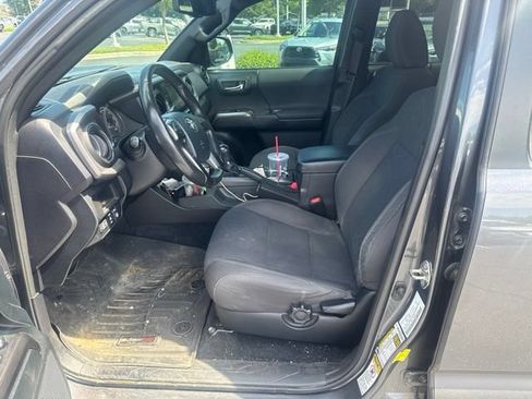 Used 2017 Toyota Tacoma SR AWD/4WD image 16