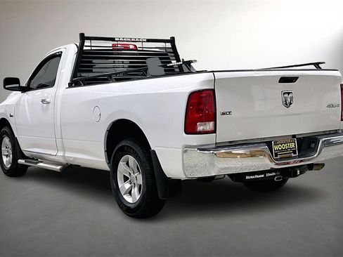 Used 2017 RAM 1500 Classic SLT image 4