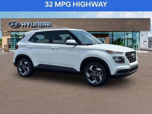 Used 2025 Hyundai Venue SEL image 11