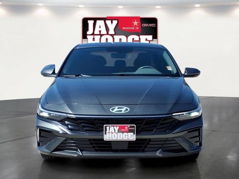 Used 2024 Hyundai Elantra SEL w/ Convenience Package FWD image 2