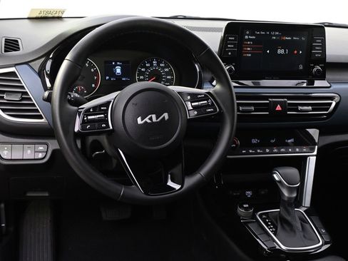 Used 2023 Kia Seltos S image 12