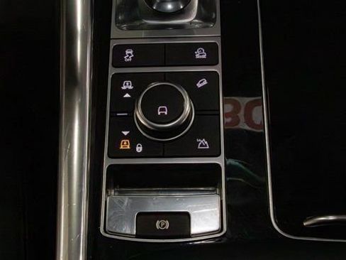 Used 2022 Land Rover Range Rover Sport SVR image 11