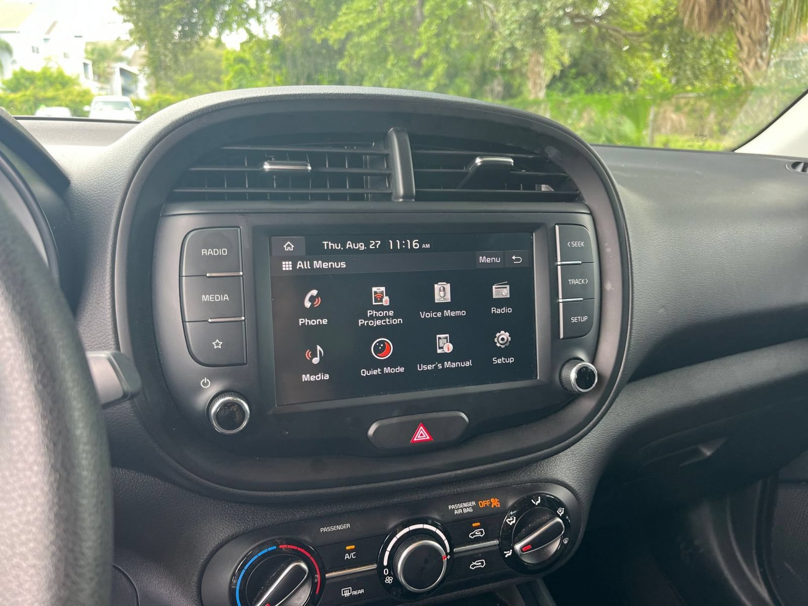 Used 2025 Kia Soul LX w/ LX Technology Package FWD image 19