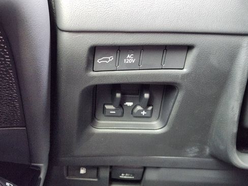 Certified 2025 Lexus LX 700h Luxury image 27