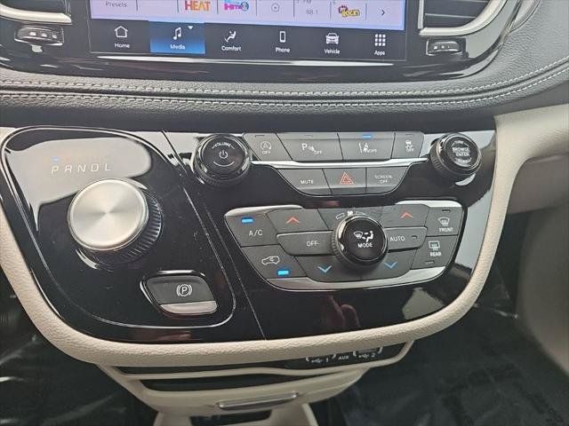 Certified 2024 Chrysler Pacifica Touring-L FWD image 33