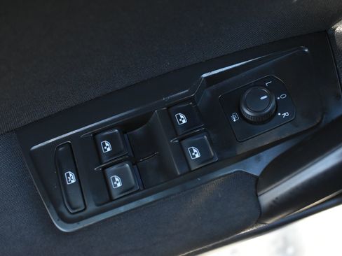 Used 2021 Volkswagen Tiguan S image 13