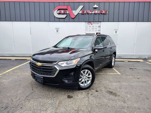 Used 2021 Chevrolet Traverse LT FWD image 1