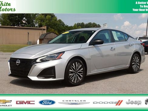 Used 2025 Nissan Altima 2.5 SV FWD image 1