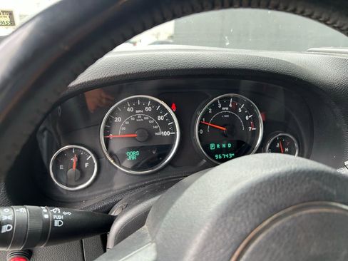 Used 2018 Jeep Wrangler Sport image 12