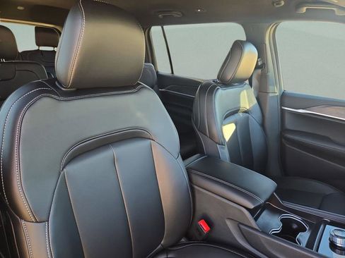 New 2025 Jeep Grand Cherokee L Limited RWD image 32