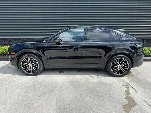 Certified 2024 Porsche Cayenne Coupe AWD/4WD image 2