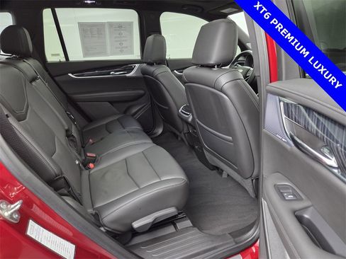 Used 2024 Cadillac XT6 Premium Luxury image 19