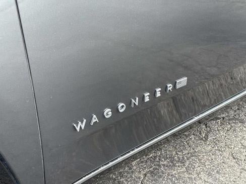 Used 2022 Jeep Wagoneer Series III w/ Premium Group I AWD/4WD image 11