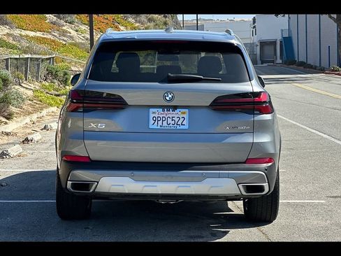 Used 2025 BMW X5 xDrive50e w/ Premium Package AWD/4WD image 4