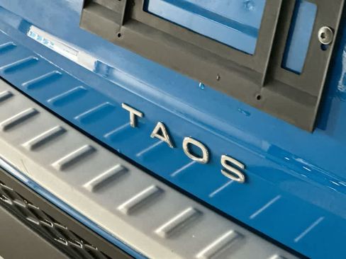 Certified 2024 Volkswagen Taos SE FWD image 10
