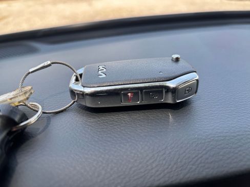 Used 2025 Kia Soul LX w/ LX Technology Package FWD image 21