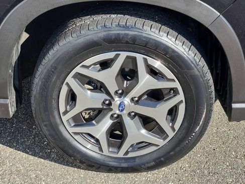 Used 2023 Subaru Forester Premium image 8