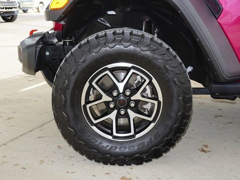 Used 2024 Jeep Wrangler Rubicon w/ Dual Top Group image 10