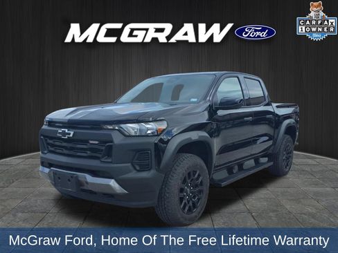 Used 2024 Chevrolet Colorado Trail Boss w/ Technology Package AWD/4WD image 1