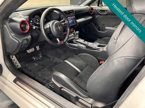 Used 2024 Toyota GR86 Premium image 3