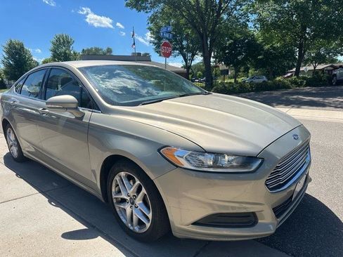 Used 2015 Ford Fusion SE FWD image 2